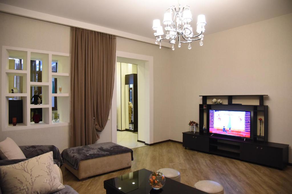 2 Br Apt Near Agmashenebeli Ave room 1