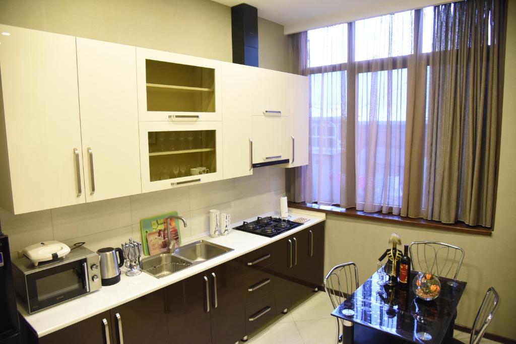 2 Br Apt Near Agmashenebeli Ave room 3