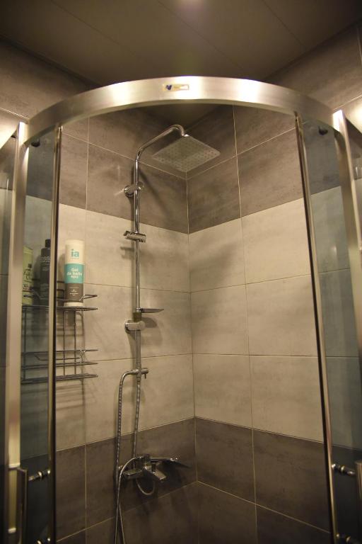 2 Br Apt Near Agmashenebeli Ave room 5